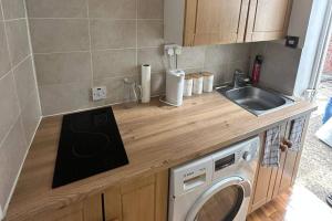 Cozy 1 Bed Apt Sleeps 4 with Garden Views