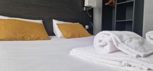 Hotels Cit'Hotel Le Quai 9 , ex Le Challans : photos des chambres