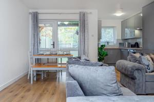 Spacious 4 Bedroom Home with Parking Near Heathrow - 4hvězdičkové hotely ve městě Slough