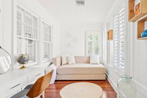 Tranquil Oasis with Hot Tub, Near DT & Beach Scene