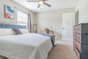 Boulevard Stays Tranquil 1BR King Suite Pool Gym Parking 02