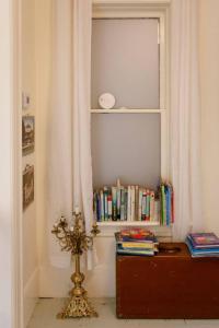 Central Picton Apartment, Sleeps 8; The Iron Horse