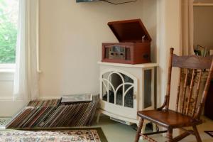 Central Picton Apartment, Sleeps 8; The Iron Horse