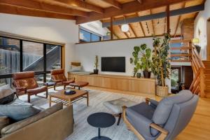 Mid Century on Eastview