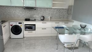 Modern Kamala Townhouse Hideaway with Shared Pool