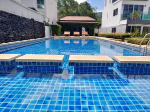 Modern Kamala Townhouse Hideaway with Shared Pool