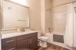 Boulevard Stays Nature Escape 2BR Suite Gym Pool Parking