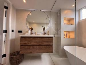 Luxury 3BR Penthouse Loft with Rooftop Terrace Near Amsterdam Museum Quarter