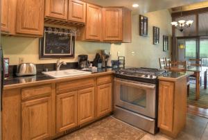 Tamarron Gambel Oak 778 - Red Rock Rest - Durango CO