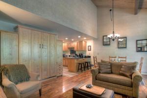 Tamarron Gambel Oak 778 - Red Rock Rest - Durango CO