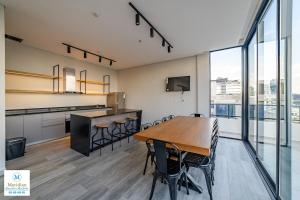 Brand new and steps away from Shopping del Sol!