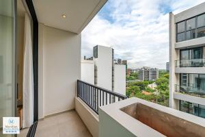 Brand new and steps away from Shopping del Sol!