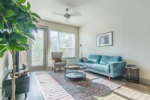 Boulevard Stays Bright 1BR Suite Pool Parking Gym J