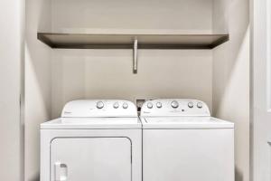 Boulevard Stays Bright 1BR Suite Pool Parking Gym J