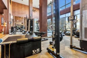 Boulevard Stays Bright 1BR Suite Pool Parking Gym J