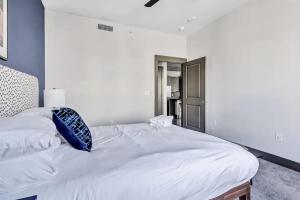 Boulevard Stays Dashing 1BR Suite Pool Parking Gym H