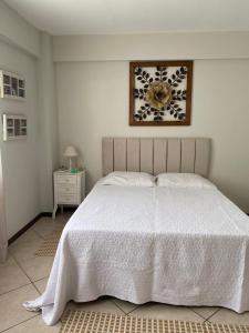 Apartamento com piscina a poucos passos da praia