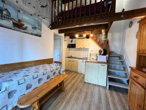 300m de la plage, adorable maison sud 2 chambres 5 couchages terrasse ombragée parking LRHP14