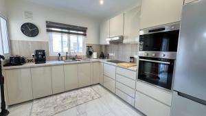 Luxury 2 Bedroom Apartment in Central Larnaca in Faneromeni Area