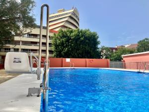 Urban Place in Marbella close to beach with pool and garage