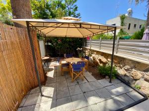 Seaside Two Bedroom Cosy Townhouse in Tourist Area