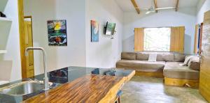 La casa del Artesano !Casa completa frente al mar!