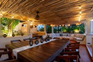 6BR Exclusive Beachfront Villa w Pool in Tulum