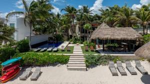 6BR Exclusive Beachfront Villa w Pool in Tulum