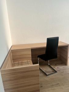 Gegenüber vom Theater