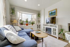 Walk to Beach and Shops Dtwn Anacortes Apartment!