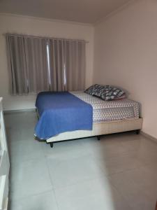 Casa ampla e nova à 400m da praia