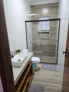 Casa ampla e nova à 400m da praia