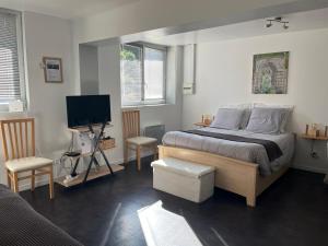 B&B / Chambres d'hotes Les Jardins d'Eva et Gotham : Chambre Familiale avec Salle de Bains Privative