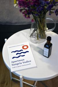 Cosy Apartment with Terrace for 2 Guests and Pets in the Center of Vodice