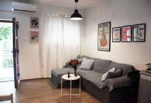 Cosy Apartment with Terrace for 2 Guests and Pets in the Center of Vodice
