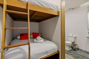 Classic 2BR Condo pool near beach