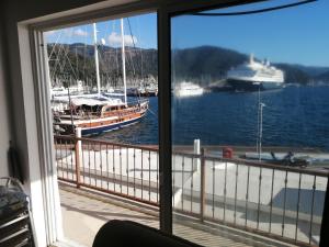 Uysal Suite and Loft Seaside