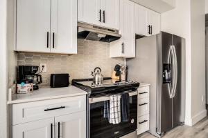 Boulevard Stays 2BR by Stadium Pool Parking Gym 10