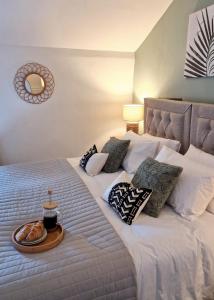 Historic 1629 May Cottage with Hot Tub