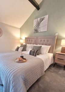 Historic 1629 May Cottage with Hot Tub