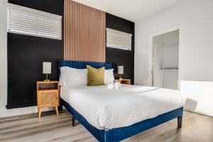 Boulevard Stays 1BR by Stadium Pool Parking Gym 02