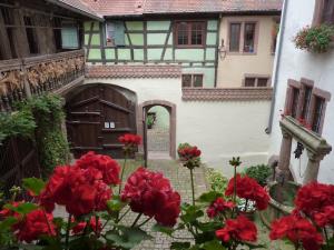 B&B / Chambres d'hotes ADRIHOF a Riquewihr, Cour de l'Abbaye d'Autrey : photos des chambres