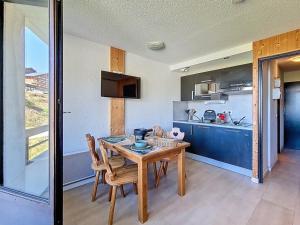 Studio rénové Proche des pistes Balcon - FR-1-344-859