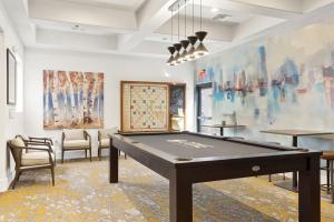 Boulevard Stays 2BR by Stadium Pool Parking Gym 08