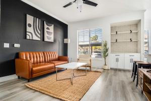 Boulevard Stays 2BR by Stadium Pool Parking Gym 08