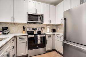 Boulevard Stays 1BR by Stadium Pool Parking Gym 09