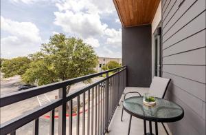 Relaxed 2BR Stay Near Domain & Central Aux