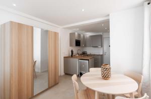 Charming studio - 2P - Sea view - Antibes