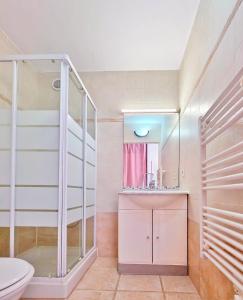 Studio près mer et aéroport - Studio near sea and airport