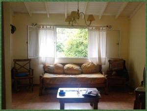 Mar Azul Complejo 5 deptos y 1 casa con servicios a mts del mar en calle 42 esquina mar del plata mar azul